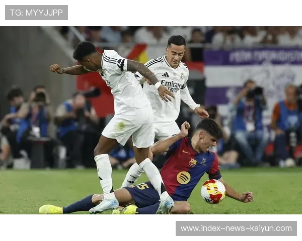 巴萨戴维斯高速插上传中助攻效果拔群：解码攻防新节奏的赛事新星