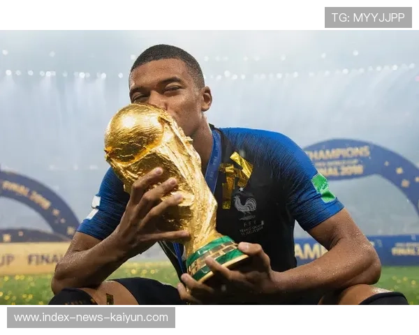 维尼修斯转身加速的瞬间无人跟上