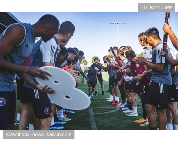 迈阿密国际后台庆祝氛围热烈，梅西与队友尽情欢呼